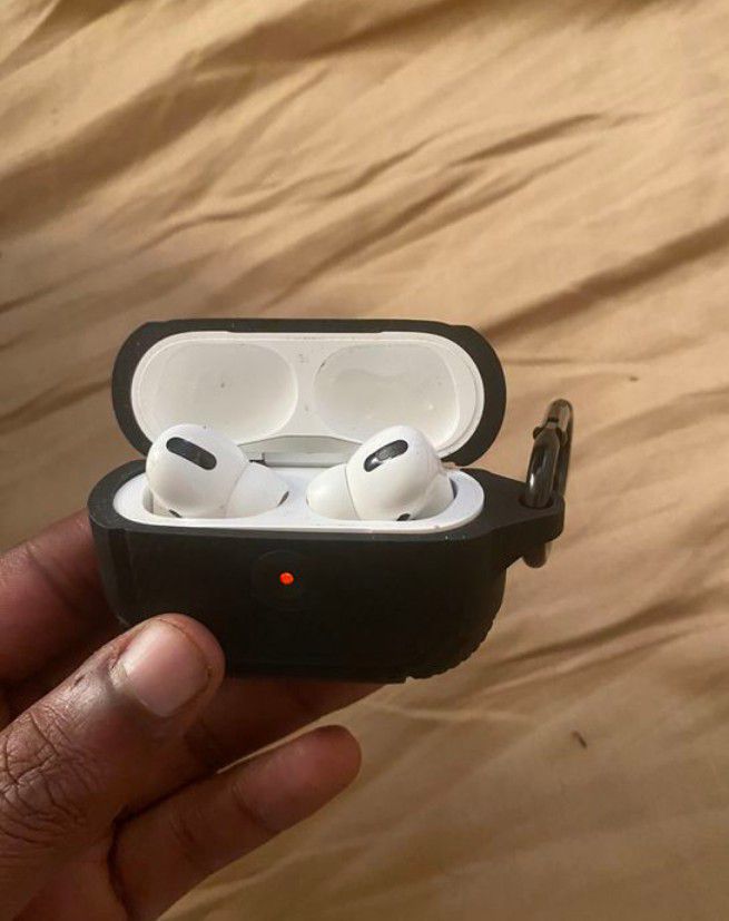 Airpods pro like new only use 2 times