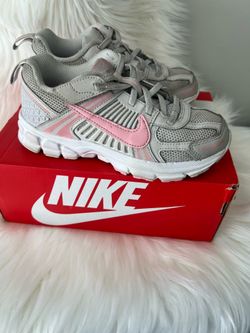 Girls Nike Vomero 5 size 13.5