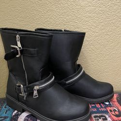 Brandnew Women Boots 