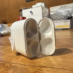 Apple AirPods Charging Case 