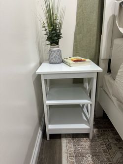 White  night stands / side tables