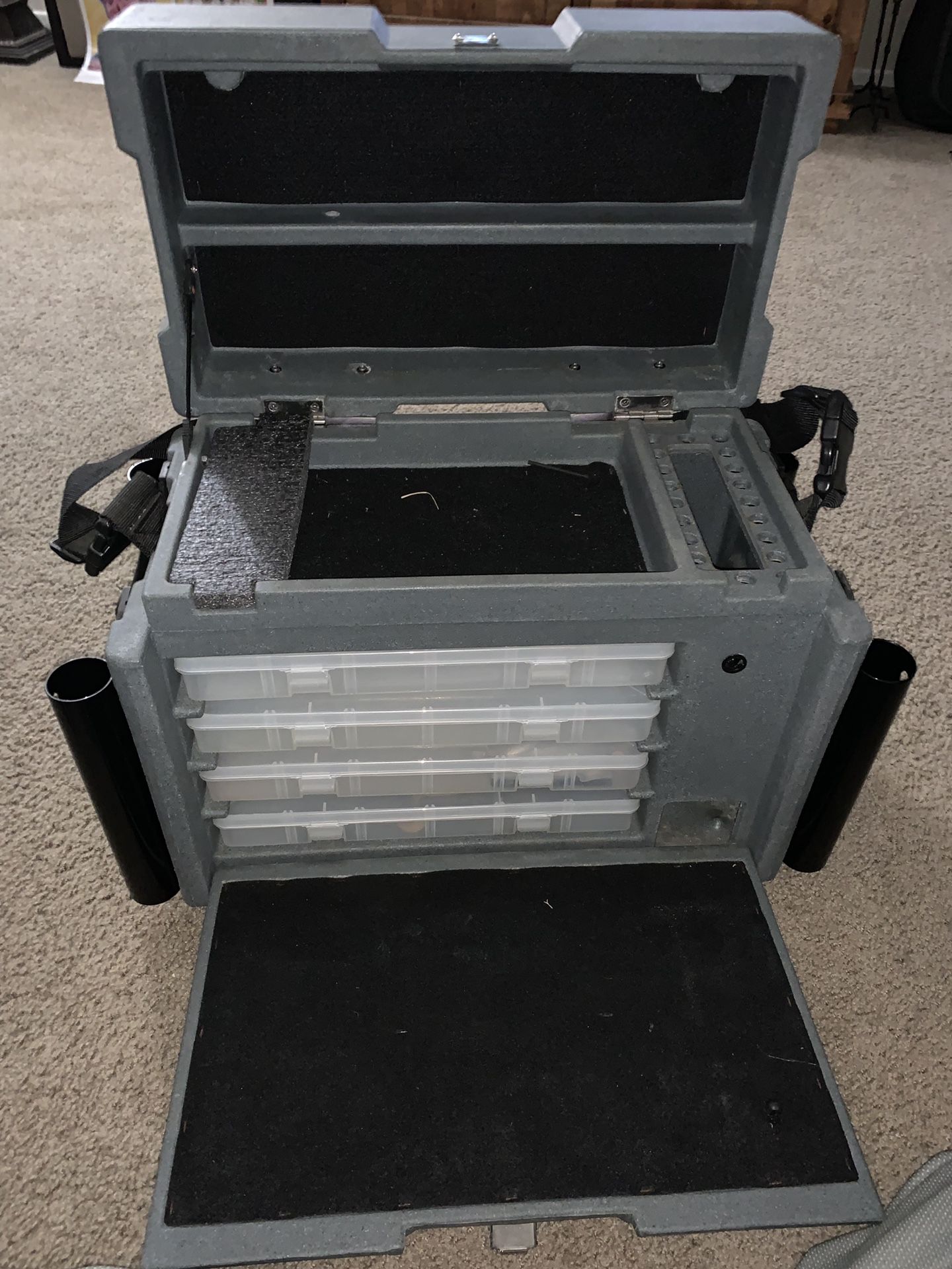 SKB Small Tackle Box 7100 fishing for Sale in Los Alamitos, CA