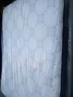 Sealy Posturpedic Full Mattress & Box Spring