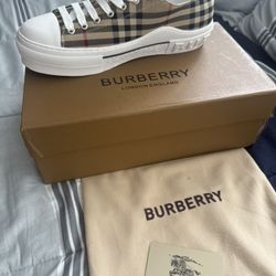 Burberry shoes Brand new size 8