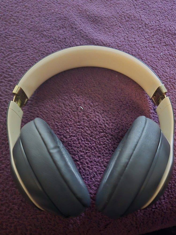 Studio 3 Beats Over The Ear Headphones