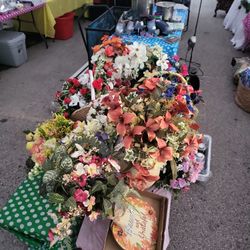 $15 Flower Arrangements In Splendora, Texas Estate Sale
