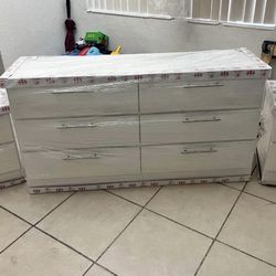 Dresser And 2 Nightstands - Cómoda Y 2 Mesitas De Noche 