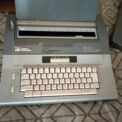 Smith Corona SD 680 Electronic Typewriter.