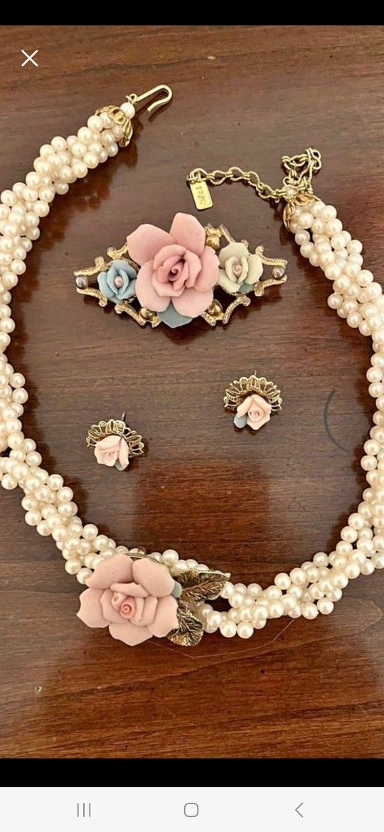 Beautiful Pearl Set