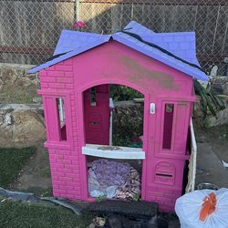 Free outdoor play house