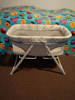 Foldaway Bassinet / Cuna plegable