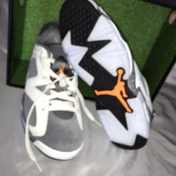 Jordan 6 Retro Low Size 9 New