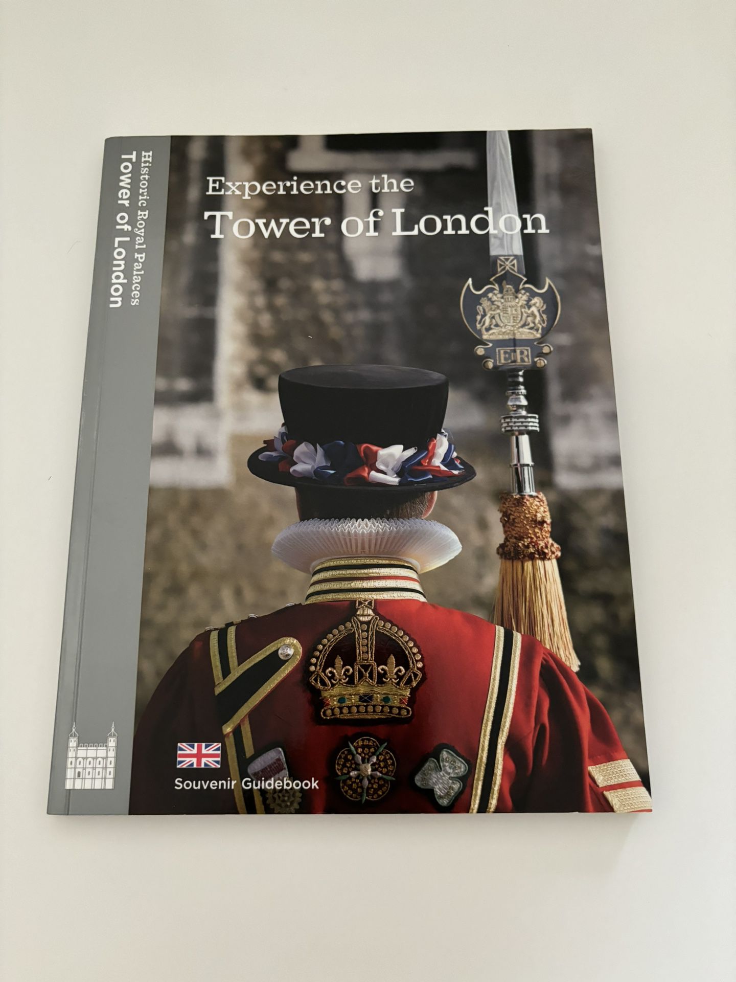 Experience The Tower Of London:Souvenir Guide Book