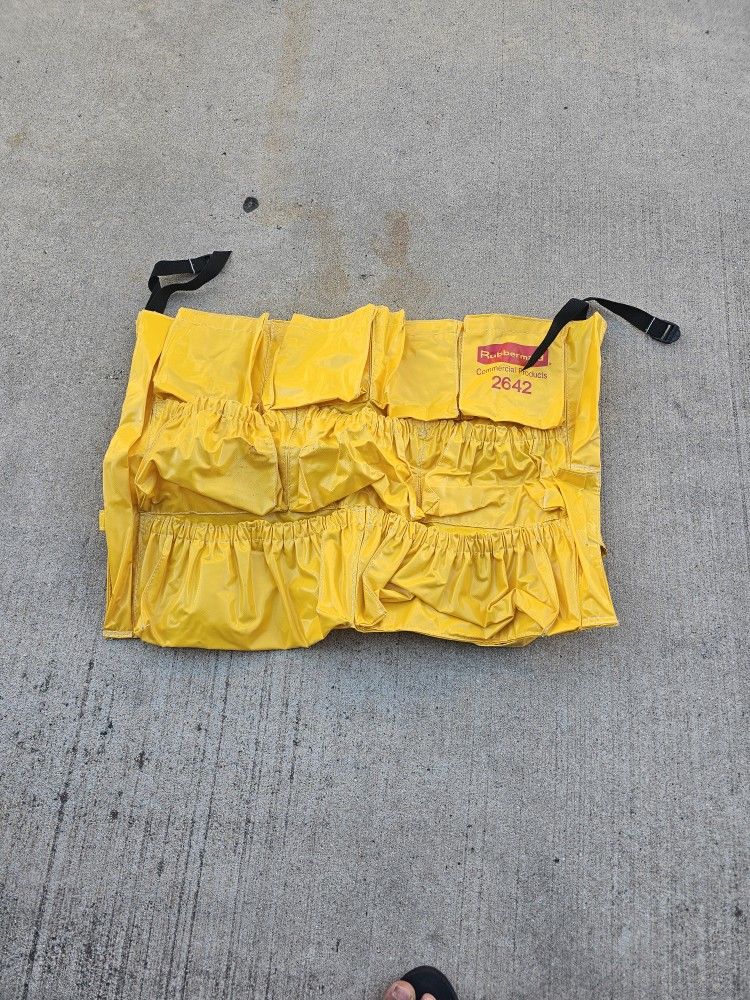 Rubbermaid 32 & 40 Gal Plastic Caddy Bag 20" Width
