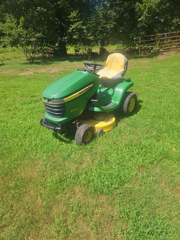 John Deere X304 All Wheel Steer Riding Mower