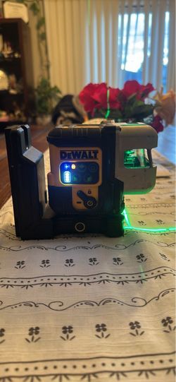 DeWalt Green Beam Cross Line Laser Level