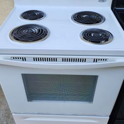 Preciosa Estufa Electrica Whirlpool Luz 220V Seminueva Lista Para Usar Super Limpia Trabaja Muy Bien Los Cuatro Quemadores Y El Horno $150
