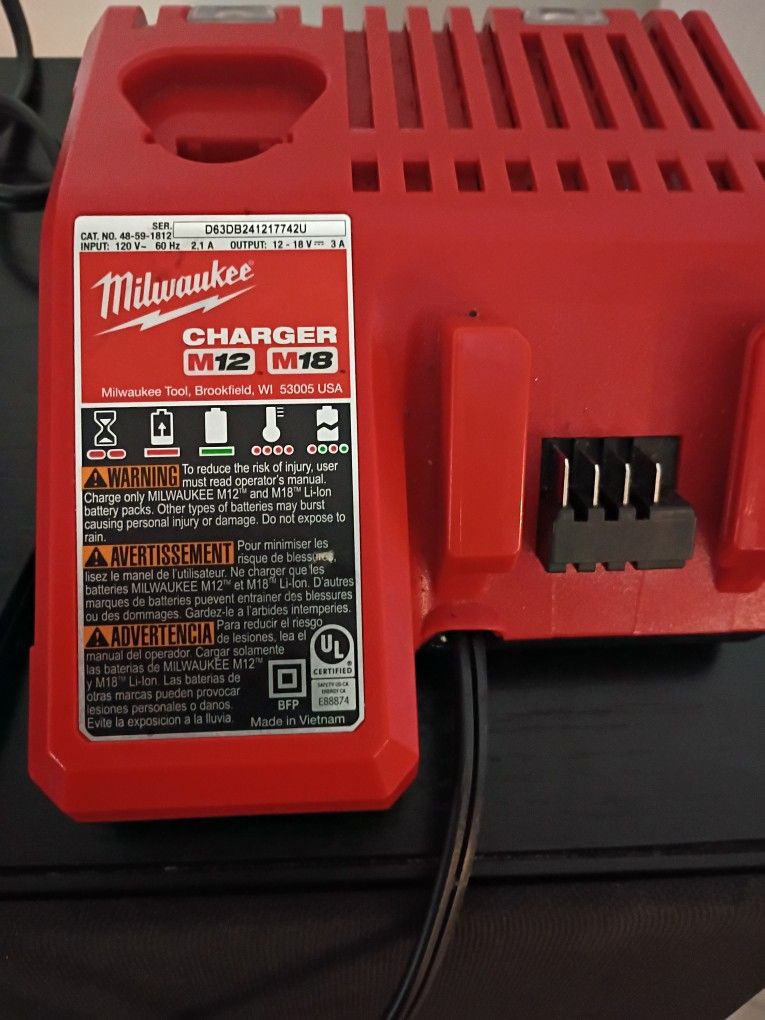 Milwaukee Battery Charger
