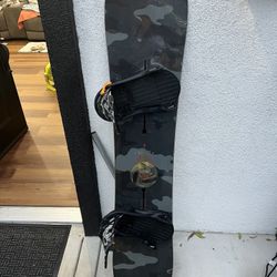 Burton NUG Flying V 150 Snowboard/bindings/LaMar Carry bag  Great Condition 