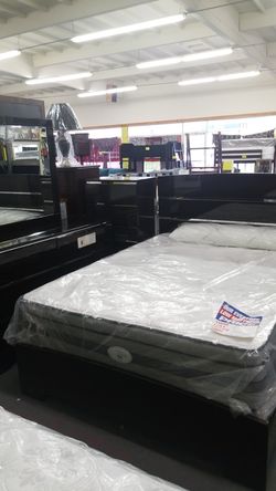 4pcs queen size bedroom set black finish with mirrors lines