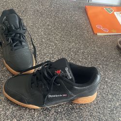 Reebok Classics Size 8 USA