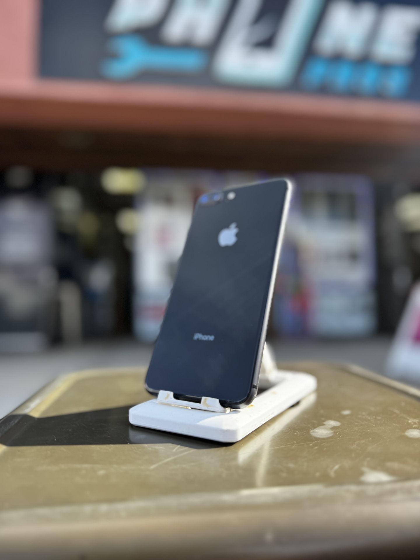 iPhone 8 Plus (Factory Unlocked)