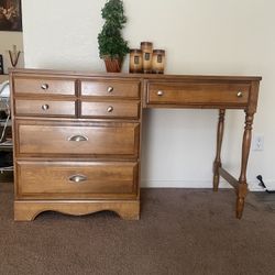 DESK OR VANITY