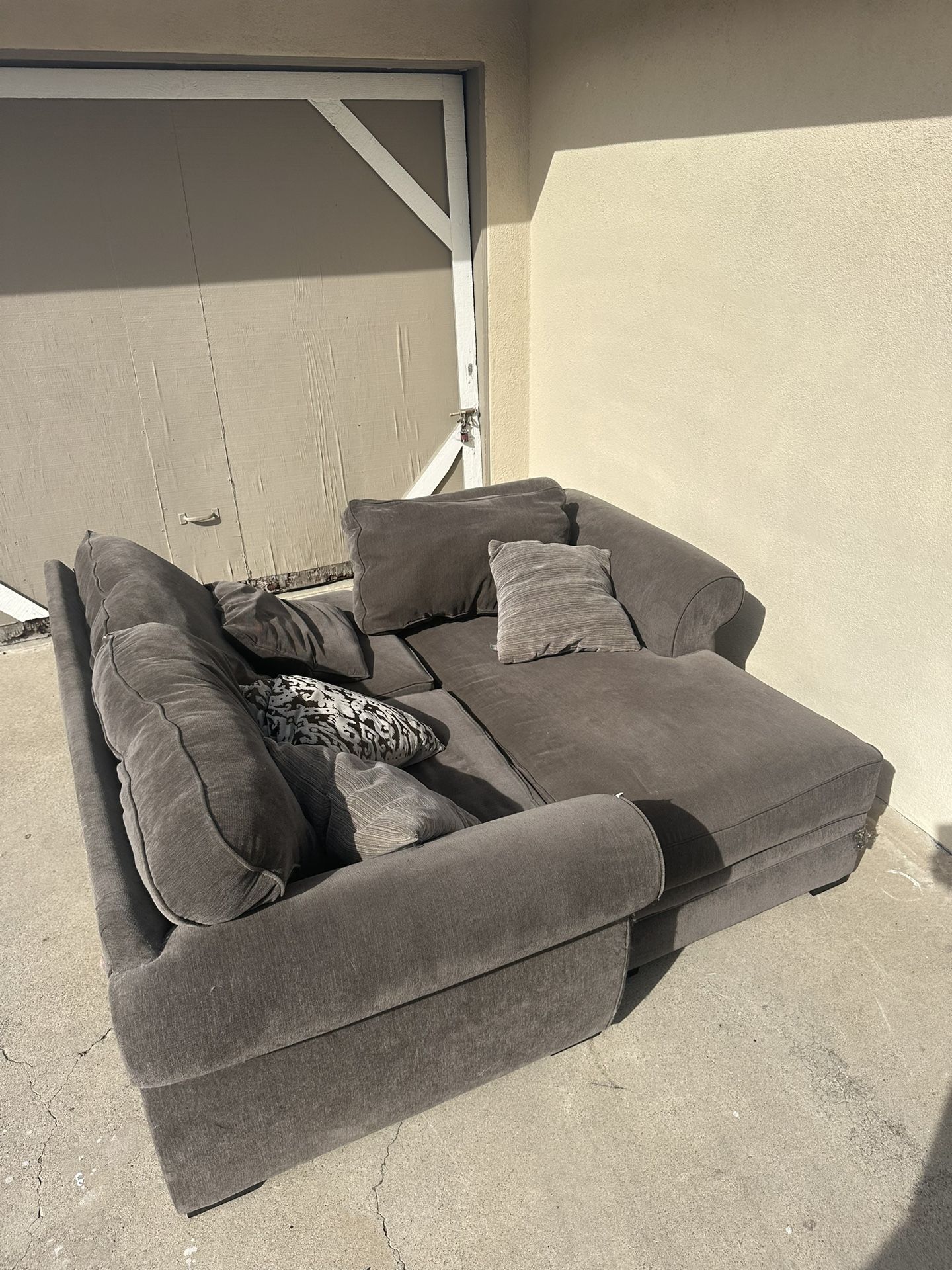 Free Sectional Couch 