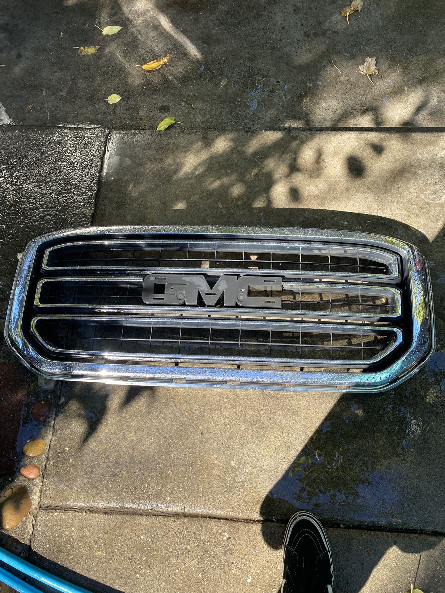 GMC YUKON GRILLE