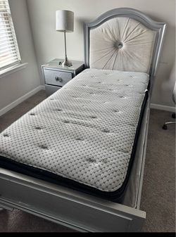 Twin bed set