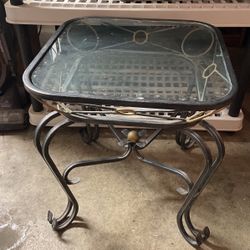 glass/metal Table 
