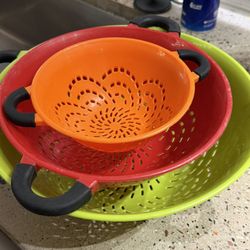 Nesting Colanders
