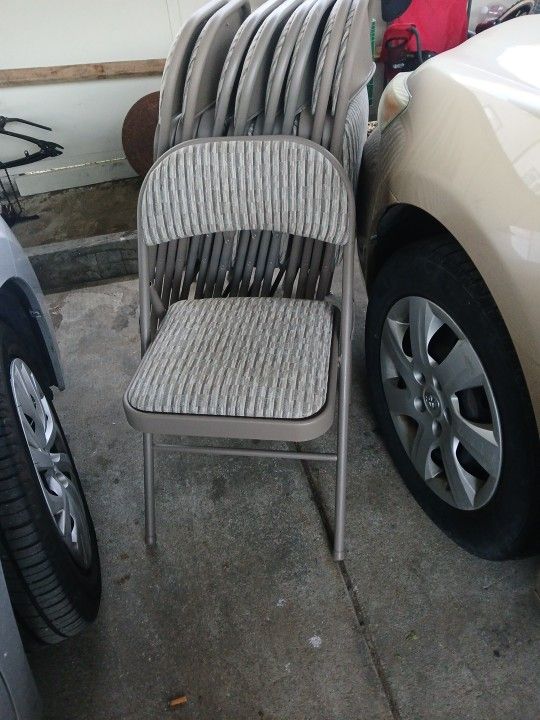 9 Folding Metal Chairs With Cushion