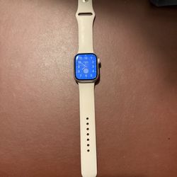 Women’s Apple Watch 9 W/Several Bands 