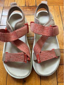 Women NIKE sandals Sz 7 like new p/up Brooklyn NY 11229