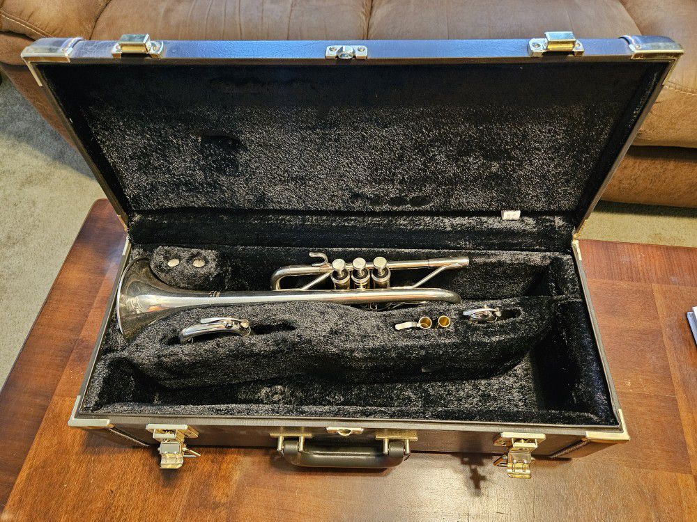 Yamaha Eb/ D Trumpet Ytr-6610 