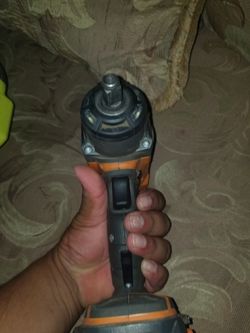 Impacto ridigd exelentes condiciones $140 no cargador inclueded ?