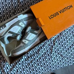 Brand New LV w Box , Comes W LV Tag On Shoe 