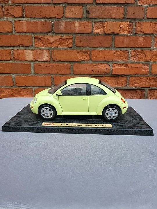 Maisto Volkswagen Beetle Light Green 1:18 Scale Diecast Car No Box (G)