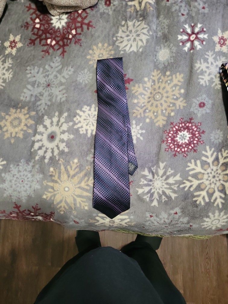 Van Heusen Tie Purple/black