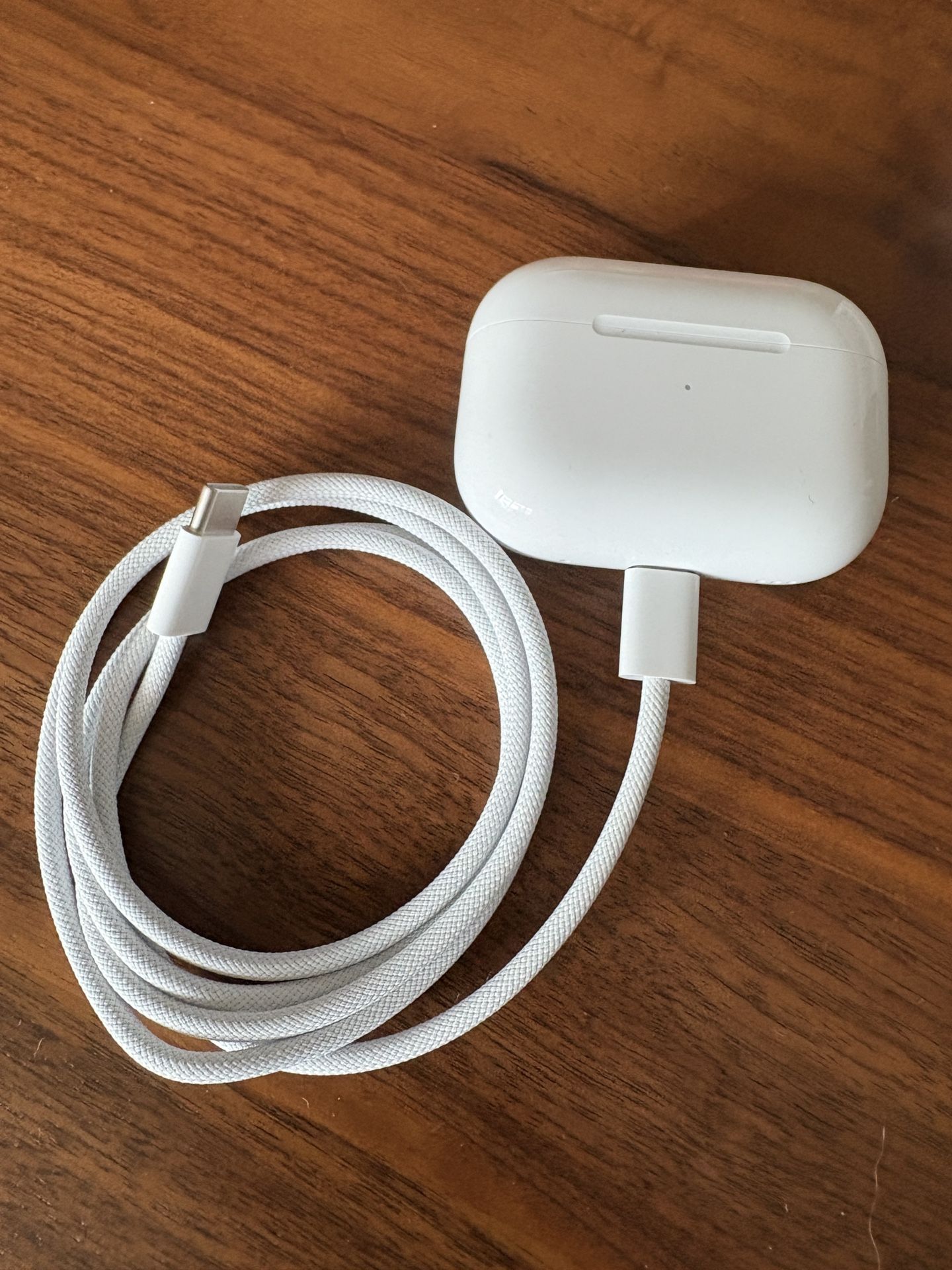 Apple AirPods Pro 2 MagSafe Charging Case