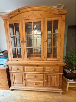 Dining buffet hutch