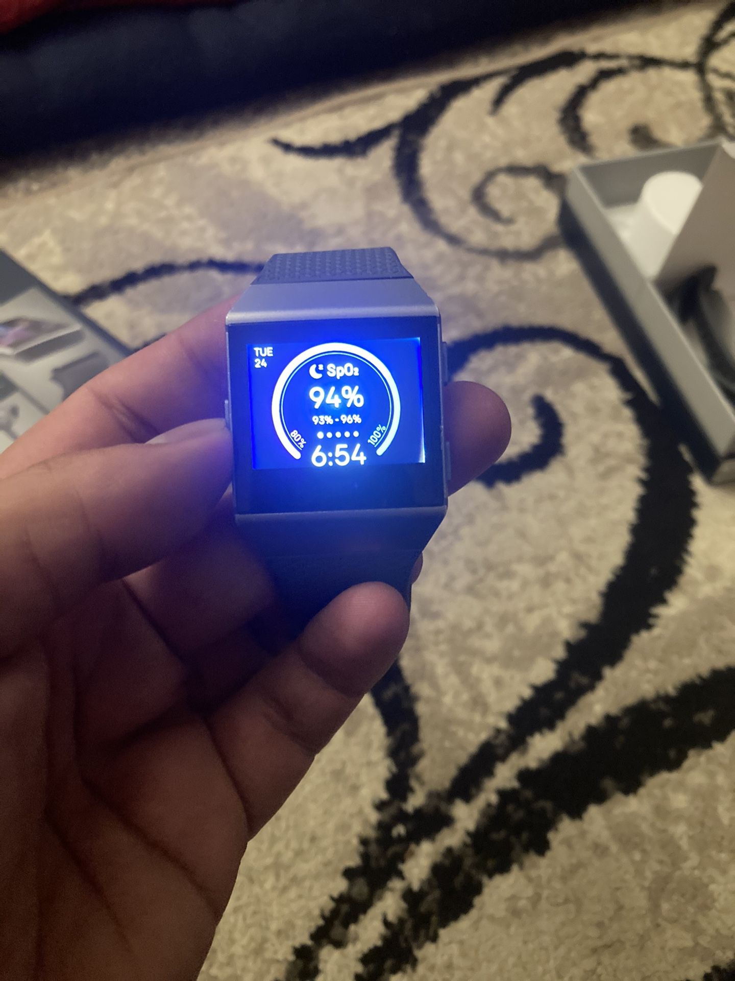 Fitbit ionic - with Extra Stand Charger