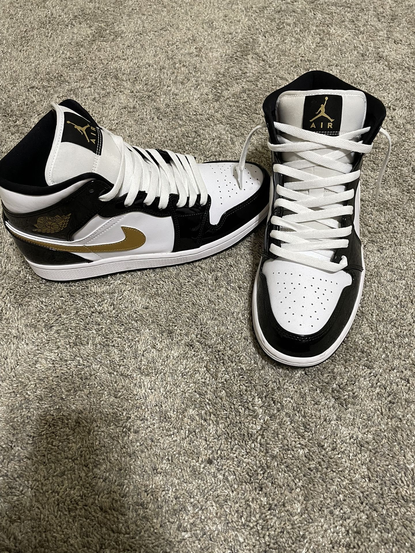 🔥 Air Jordan 1 Mid Black/White/Gold – Men’s Size [10.5] 🔥