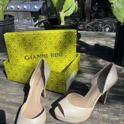 Women’s Size 7 Heel Shoe