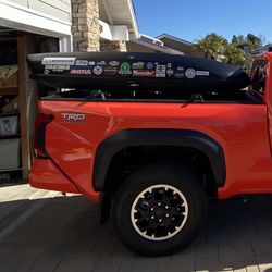 Yakima Skybox 18 Rooftop Box