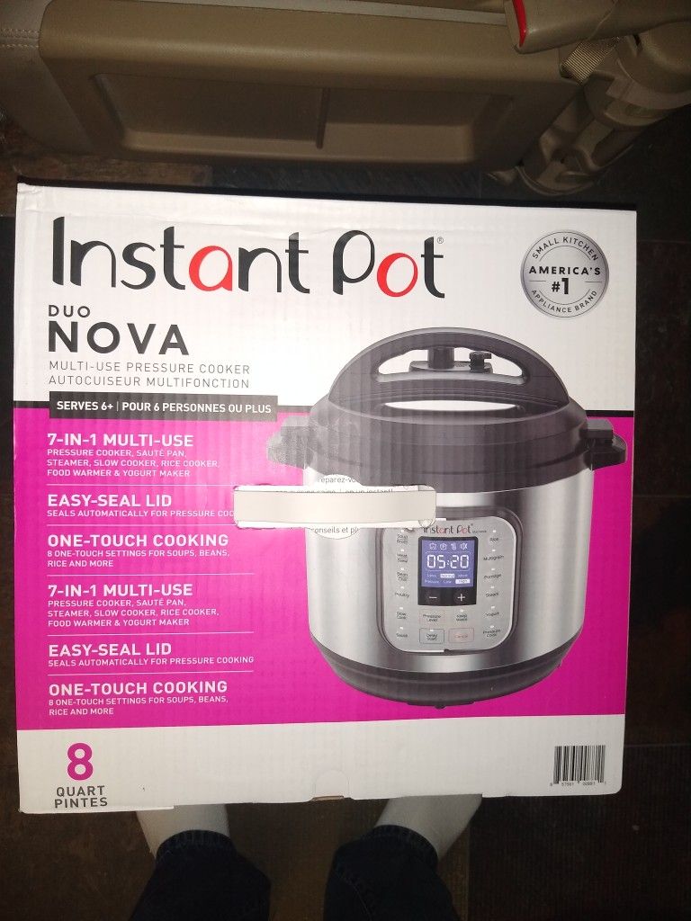 New Instant Pot / 8 Quart / Never Opened