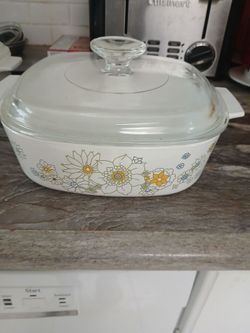 Vintage Corning ware casserole dish
