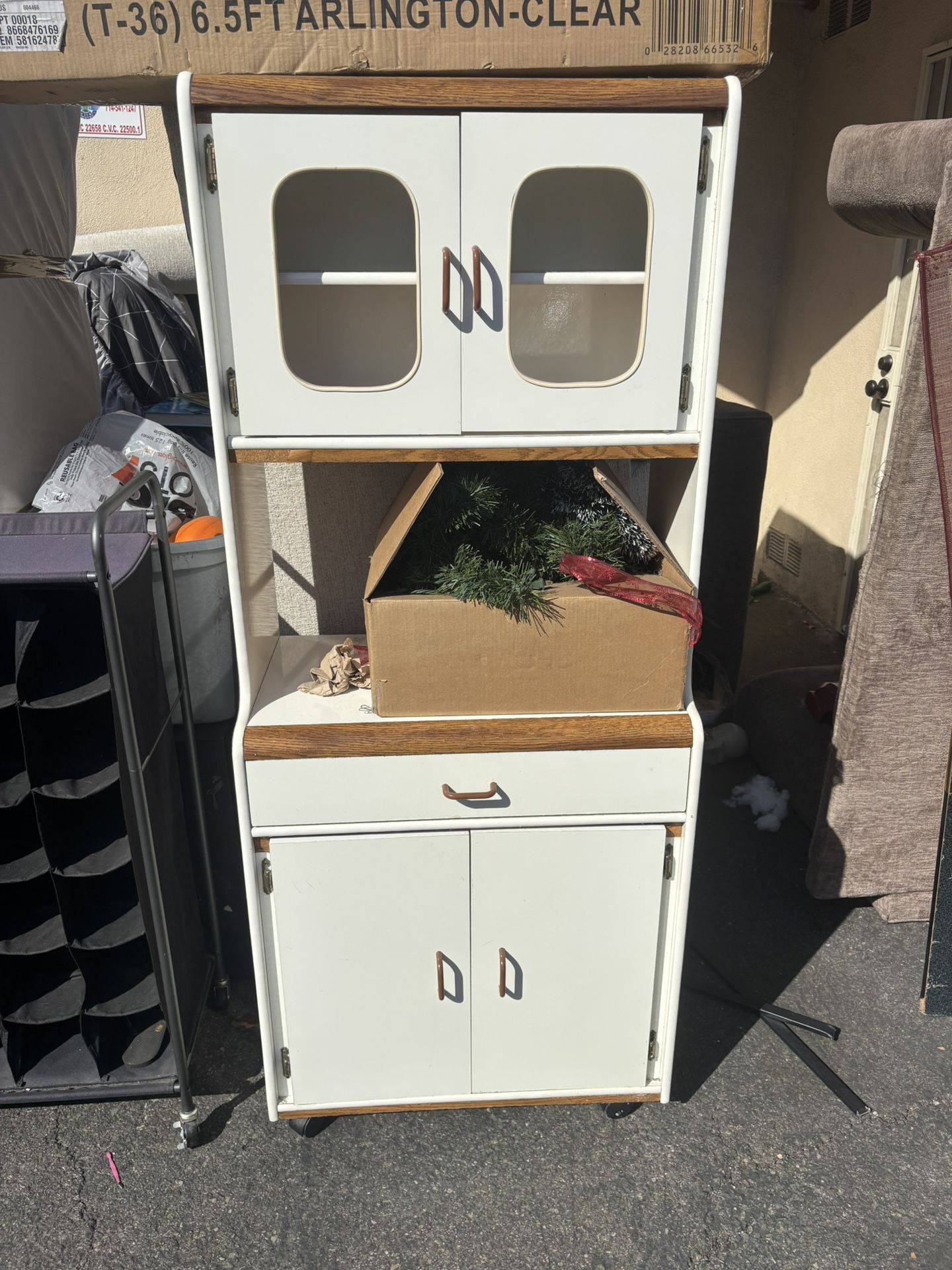 Kitchen Cabinet White