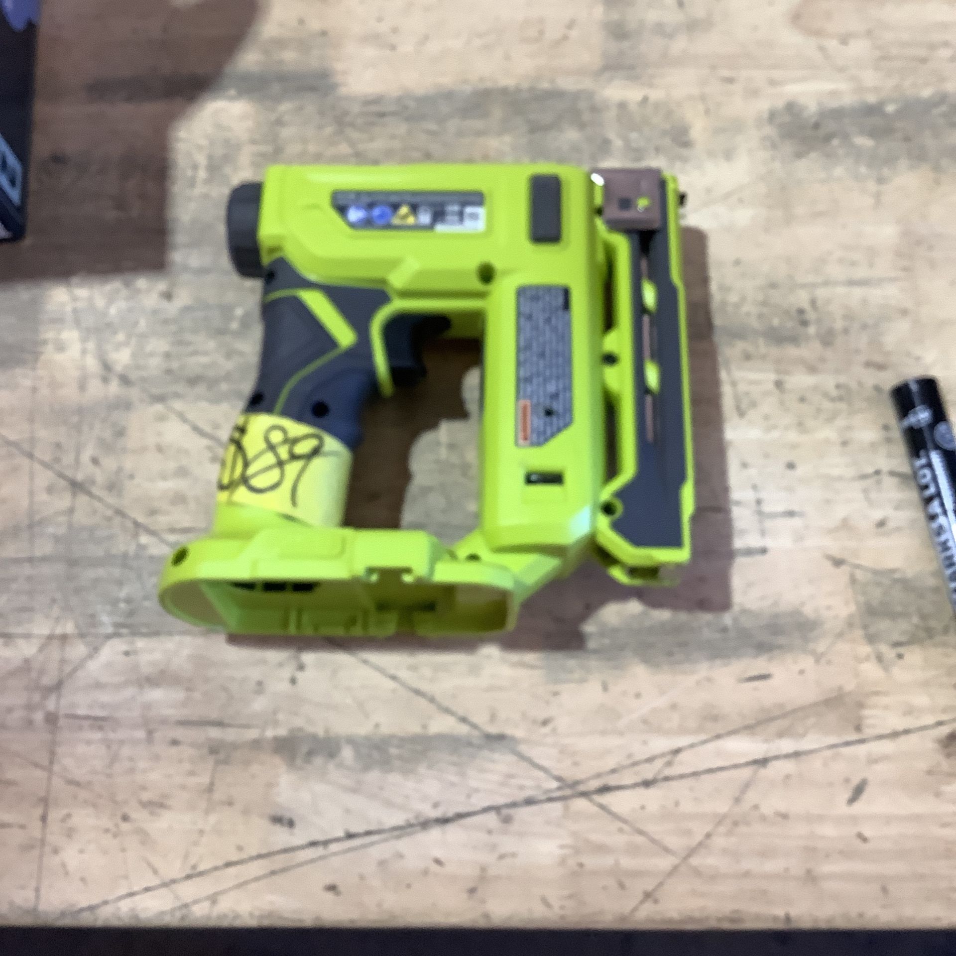 RYOBI ONE+ 18V Cordless Compression Drive 3/8 Crown Stapler